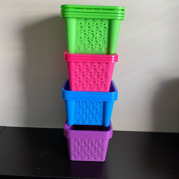 Other - Set of 16 Plastic Baskets